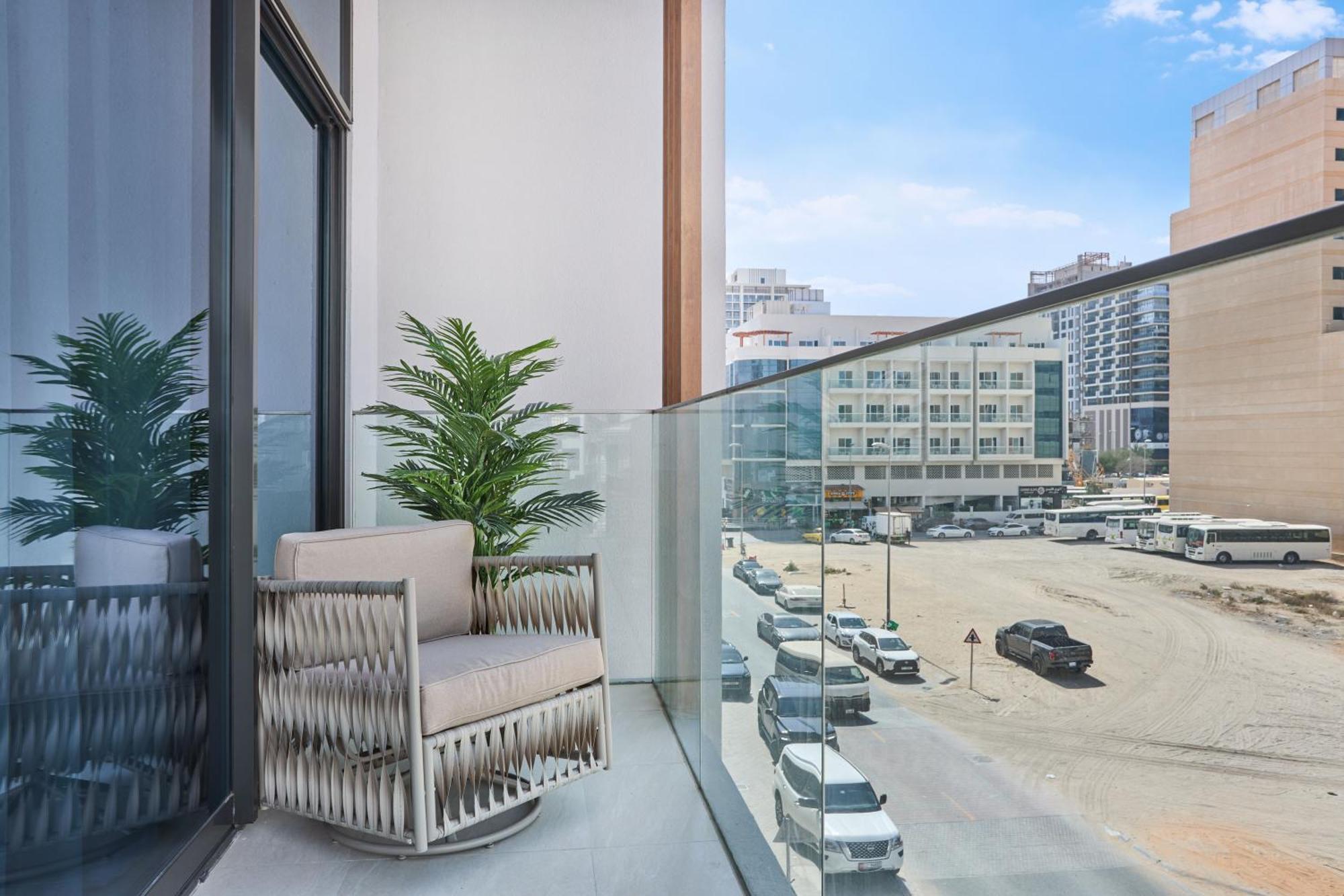 Stylish 1br Retreat In Jvc Modern & Cozy